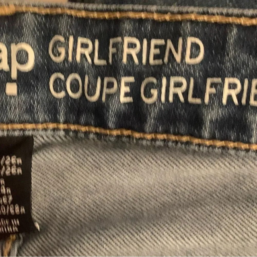 Gap EUC blue girlfriend straight leg jeans Size 2